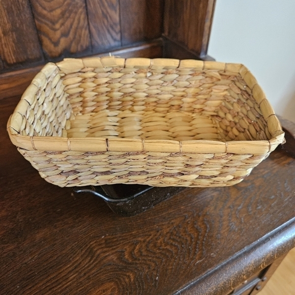 Retro Anchor hocking loaf pan with wicker basket. - Picture 4 of 8